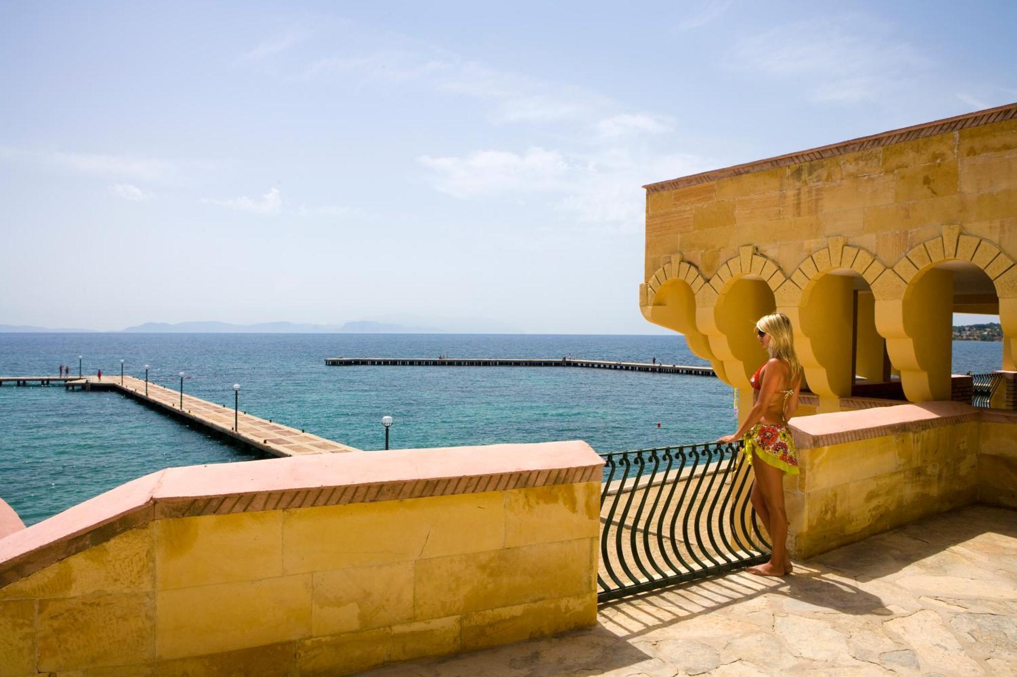 Fantasia Deluxe Hotel Kusadasi Exterior photo