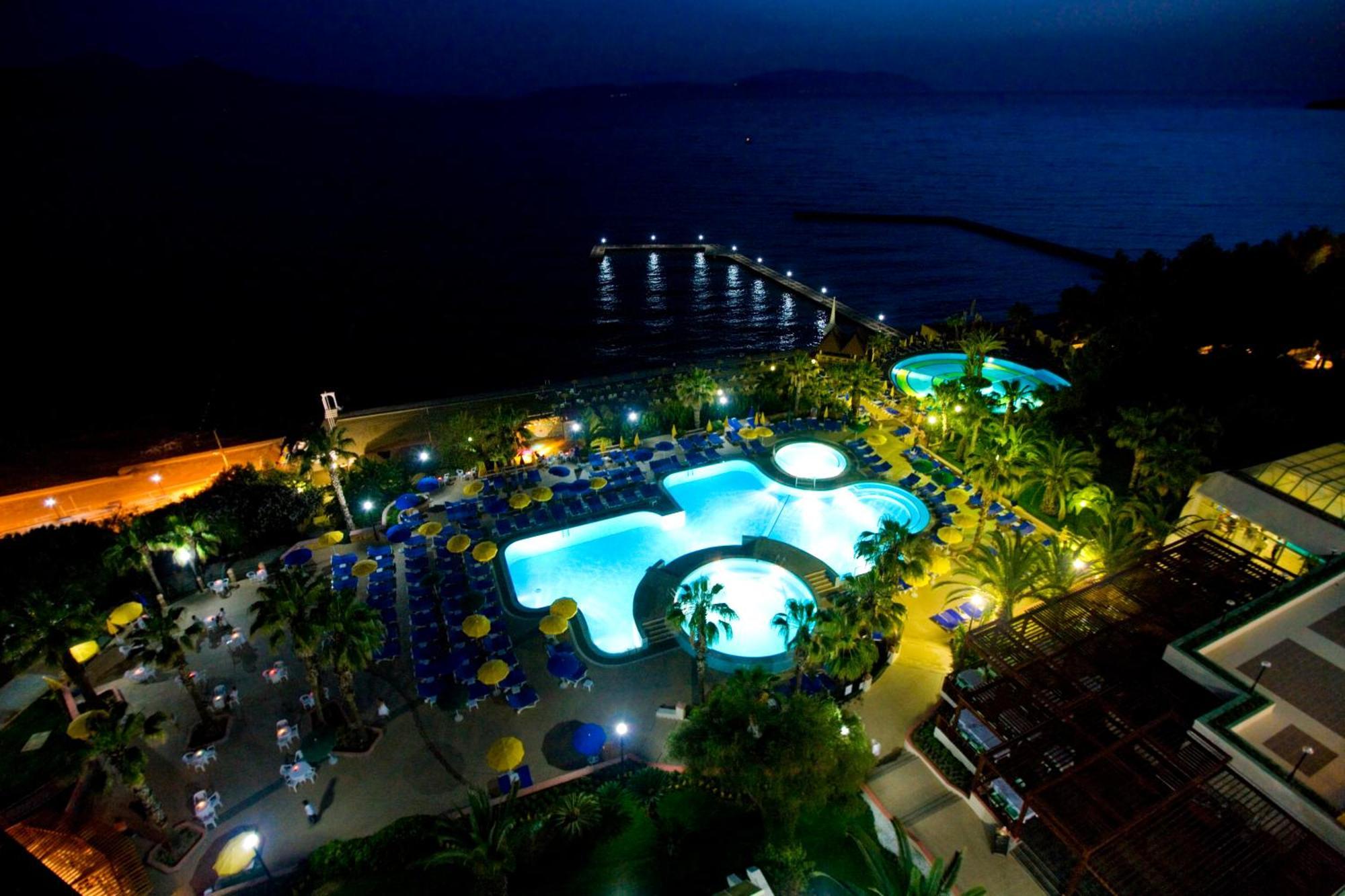Fantasia Deluxe Hotel Kusadasi Exterior photo